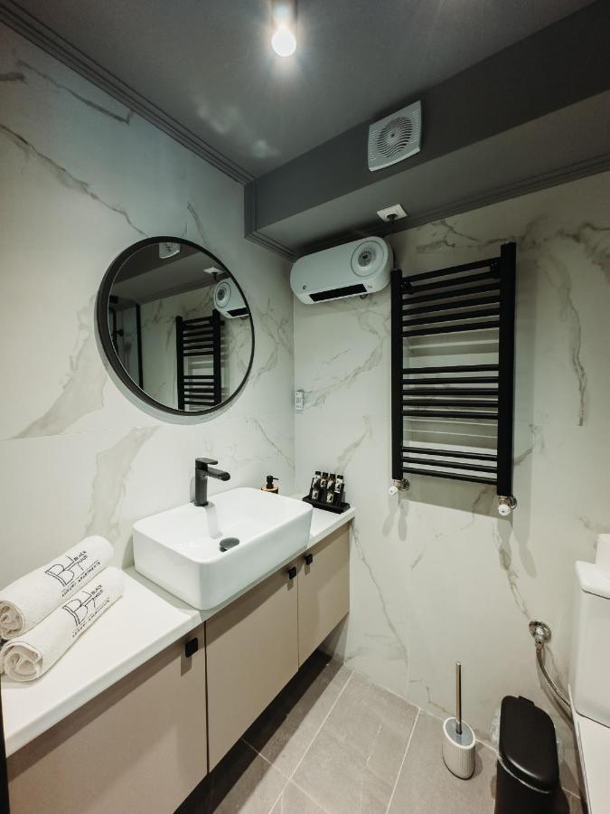 סלוניקי Blackhaus Family And Friends Deluxe Apartment מראה חיצוני תמונה